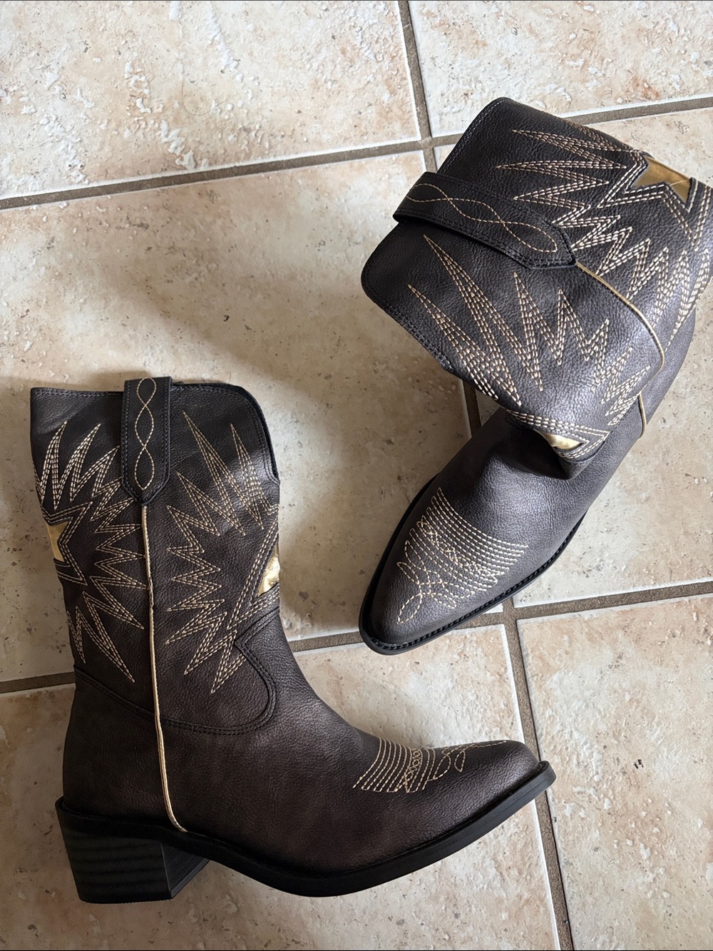 Inspired - Golden Goose low Wish Star Boots
